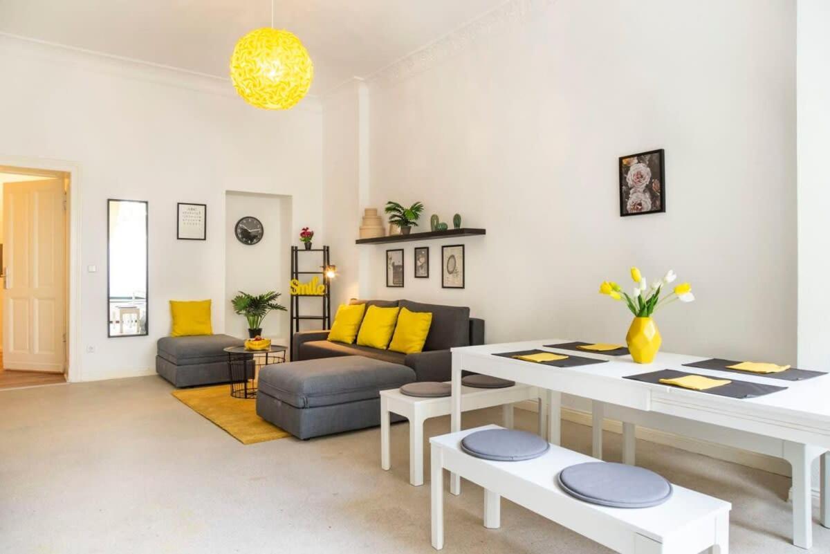Modern 2 Bedroom Apartment In Berlin Schoeneberg Luaran gambar
