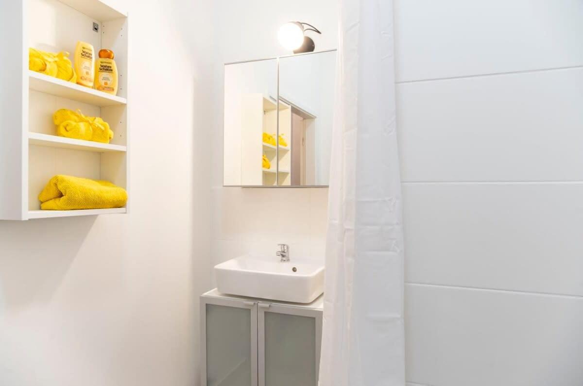 Modern 2 Bedroom Apartment In Berlin Schoeneberg Luaran gambar